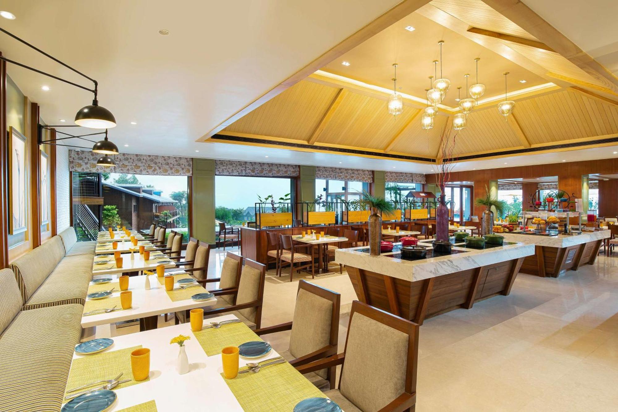 Radisson Blu Resort Дхарамсала Екстериор снимка