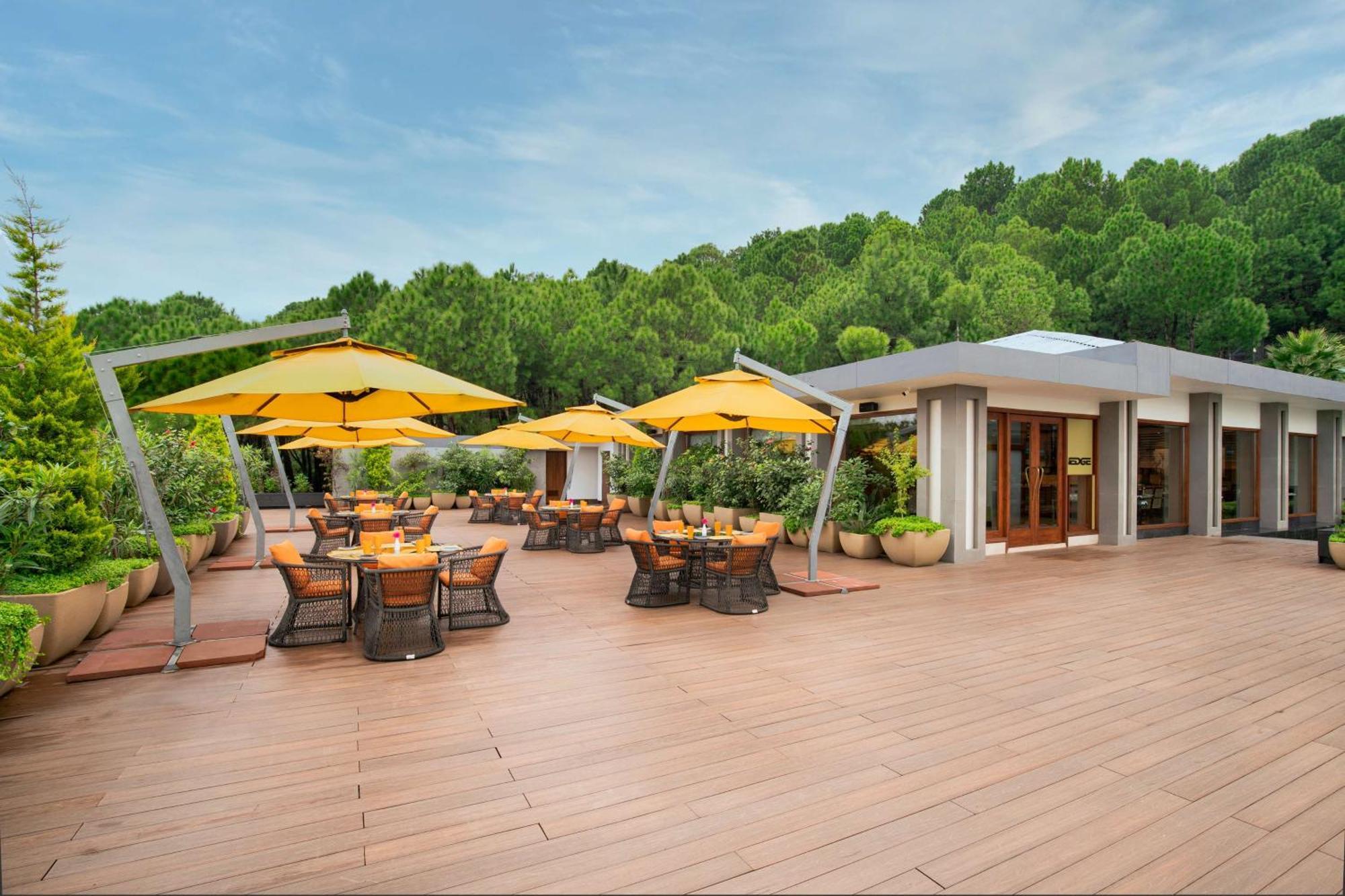 Radisson Blu Resort Дхарамсала Екстериор снимка