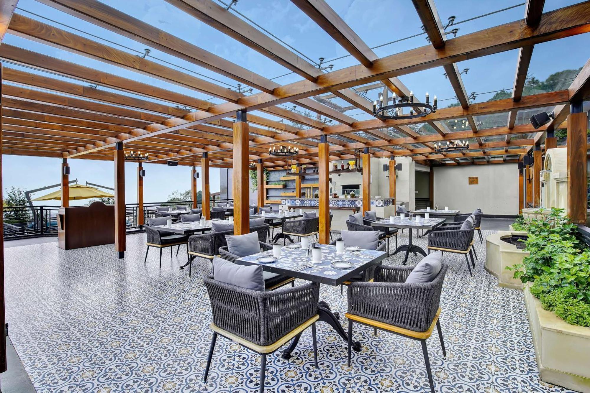 Radisson Blu Resort Дхарамсала Екстериор снимка
